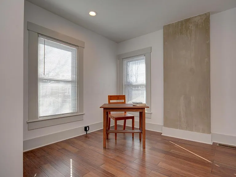 927 Linwood Ave — Photo 7