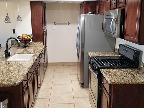 3rd image of 2916 E Campo Bello Dr