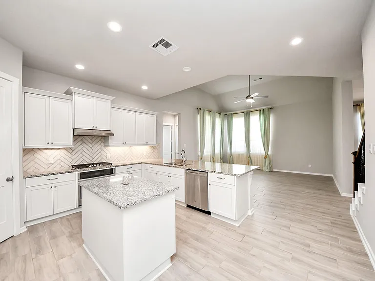 24754 Levante Dr — Photo 33