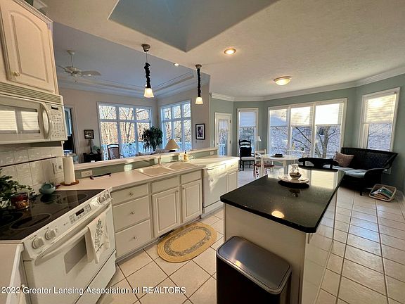5th image of 6116 E Longview Dr