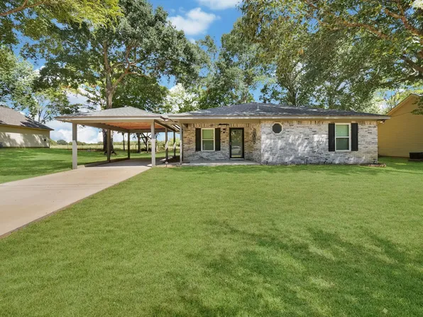 11950 N Ridgeway Dr, Willis, TX 77318