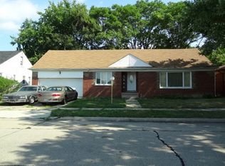 8085 Lillian St, Center Line, MI 48015