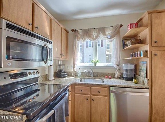 3rd image of 13870 Beaujolais Ct