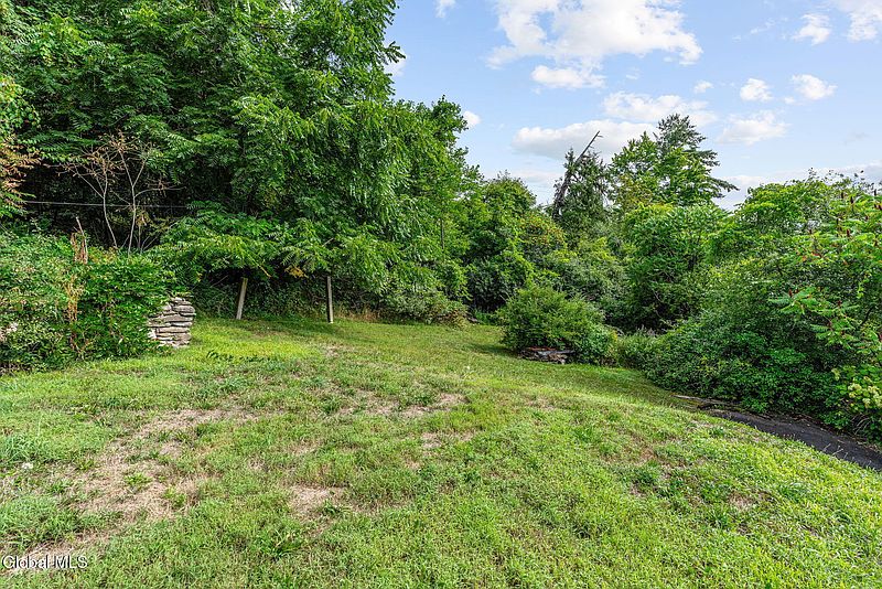 3rd image of 1621 CRAWFORD Road