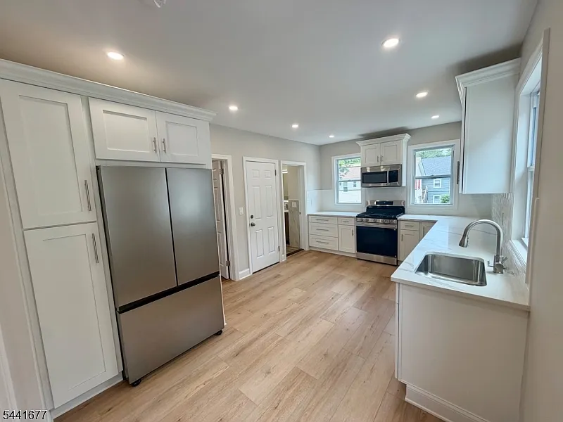 3 bed, 1.0 bath, 935 sqft, $3,600 — Photo 1