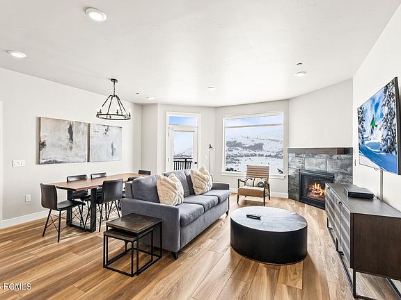 2nd image of 909 W Peace Tree Trl Unit 617