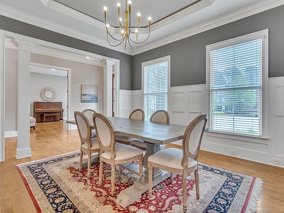 5th image of 6041 Mentmore Pl