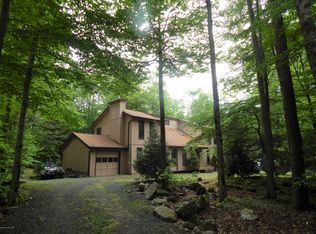 128 Crocketts Cres, Pocono Pines, PA
