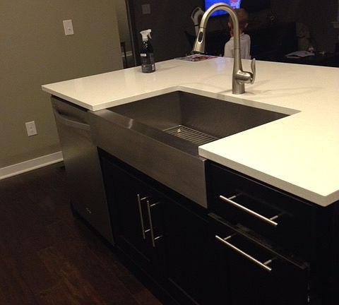 apron sink, quartz counters