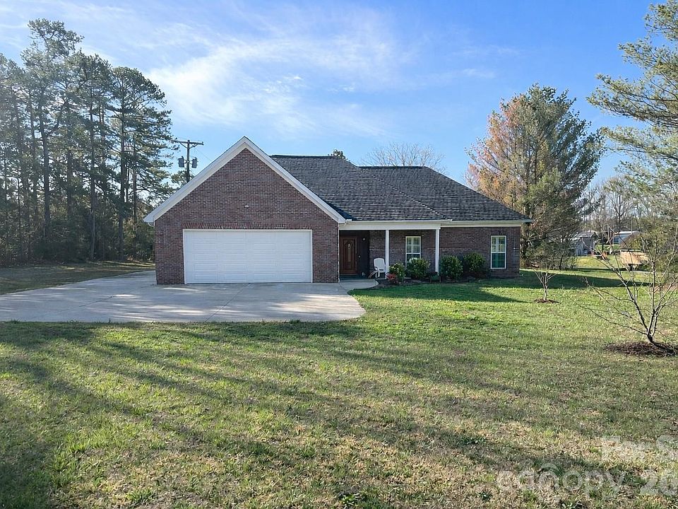 1st image of 140 Huffstetler Lake Rd