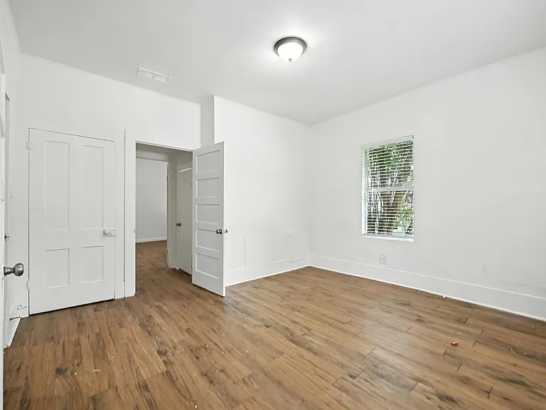 903 Baker St — Photo 8