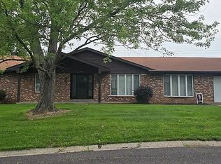805 Fairview Dr, Washington, MO 63090