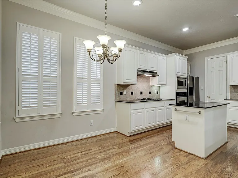 1302 W Park At Shady Villa — Photo 6