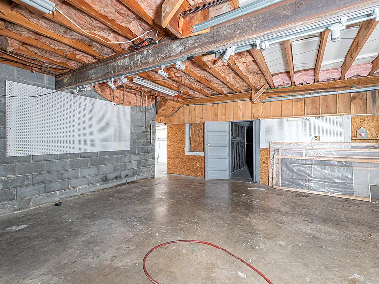 460 Lansing Edmond Rd — Photo 27