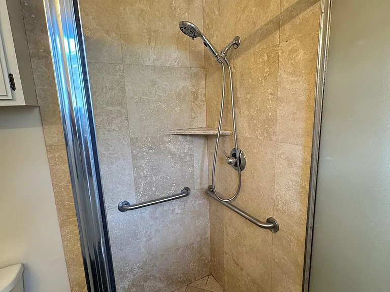 21015 Wood Ave #B — Photo 19