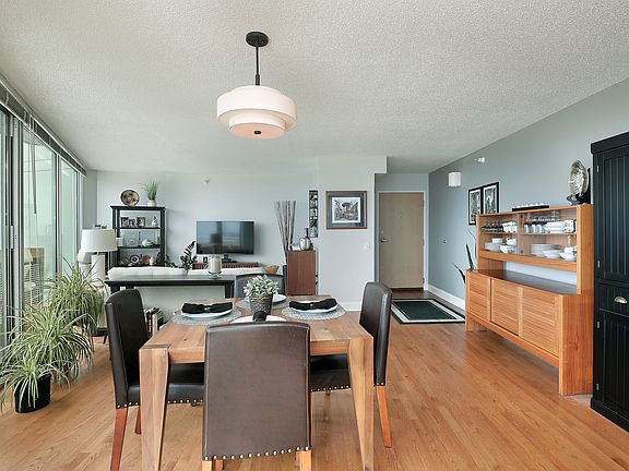 4th image of 1720 Maple Ave APT 1620