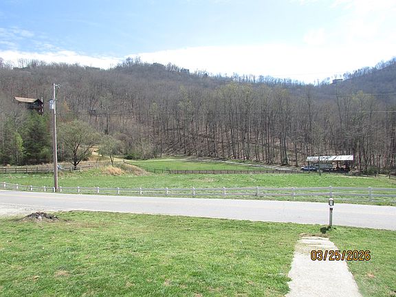 4th image of 743 Hunter Rd
