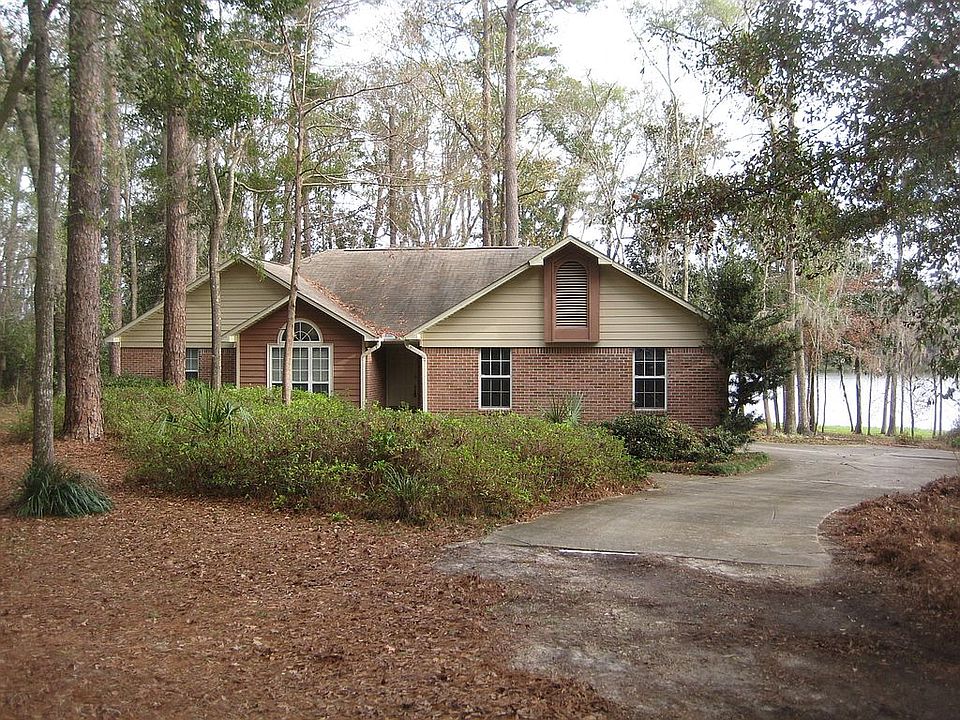 1st image of 208 Hickory Ln