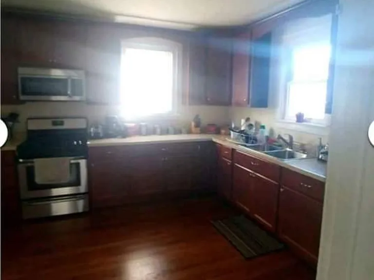 905 N Eagle St — Photo 2