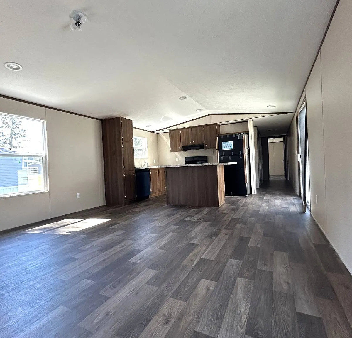 3 bed, 2.0 bath, 1140 sqft, $1,100 — Photo 3