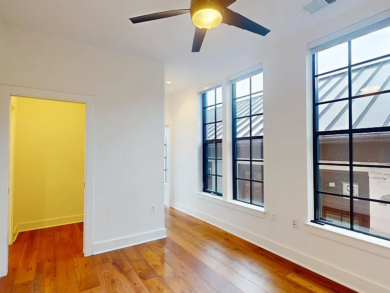 1312 King St #207 — Photo 12