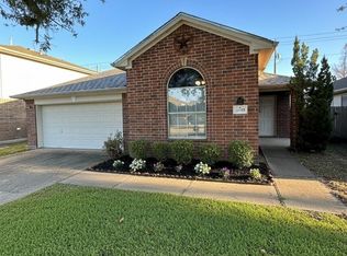2882 Sun River Ln, Dickinson, TX 77539