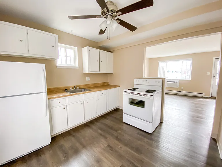 Evergreen Village Apartments & Townhouses — Photo 45