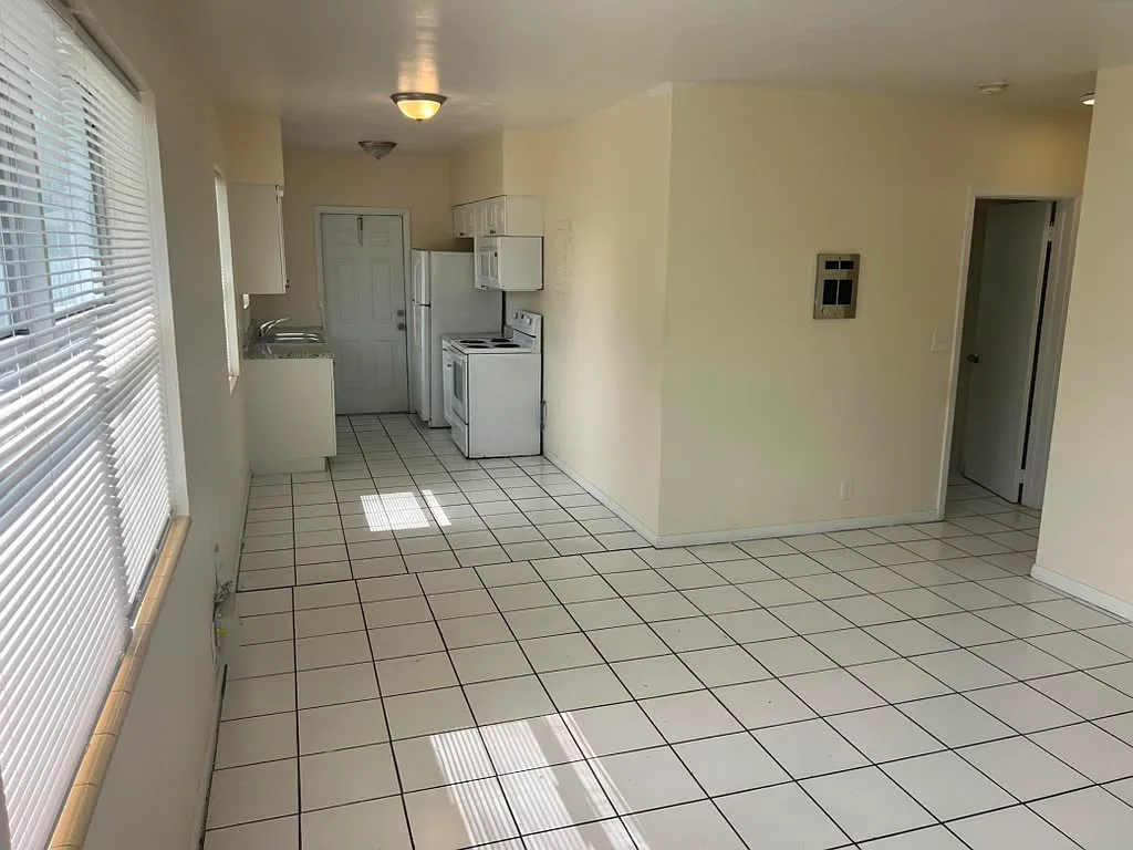 4Plex 11870 NE 16th Ave - 4 — Photo 4