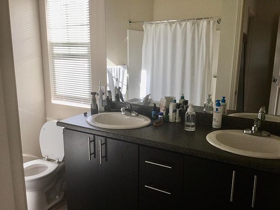 4th image of 1010 NE Lilac St