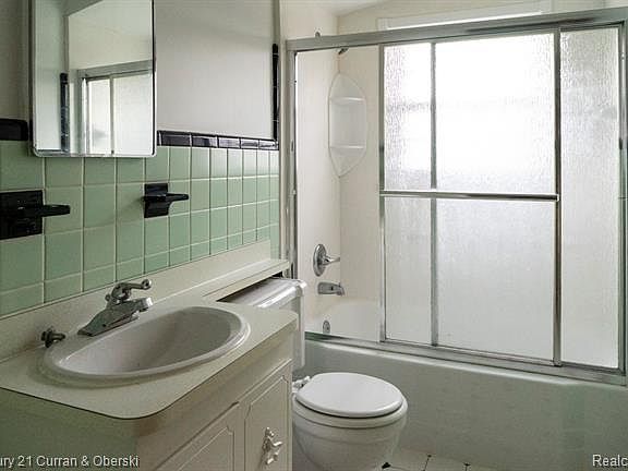 5th image of 21720 Snow Ave #C4