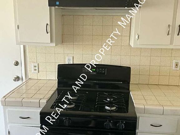 5th image of 4508 Earl Ave
