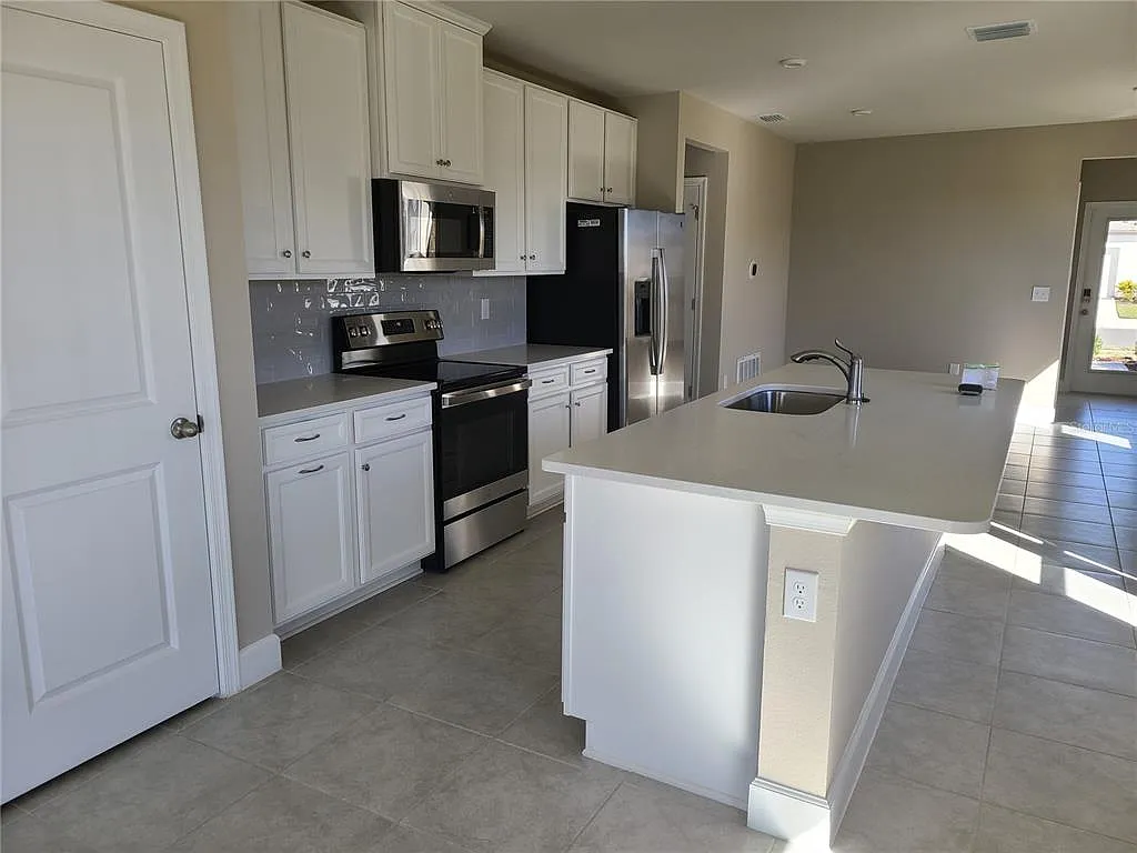3 bed, 2.0 bath, 1501 sqft, $2,500 — Photo 4