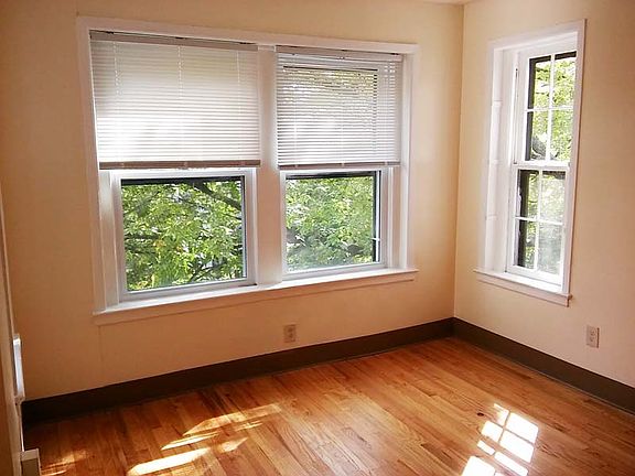 2nd image of 105 9th St SE APT 302