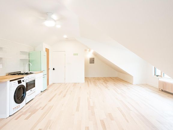 2nd image of 177 Montgomery St #3