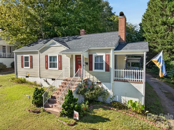 1068 14th Ave NW, Hickory, NC 28601