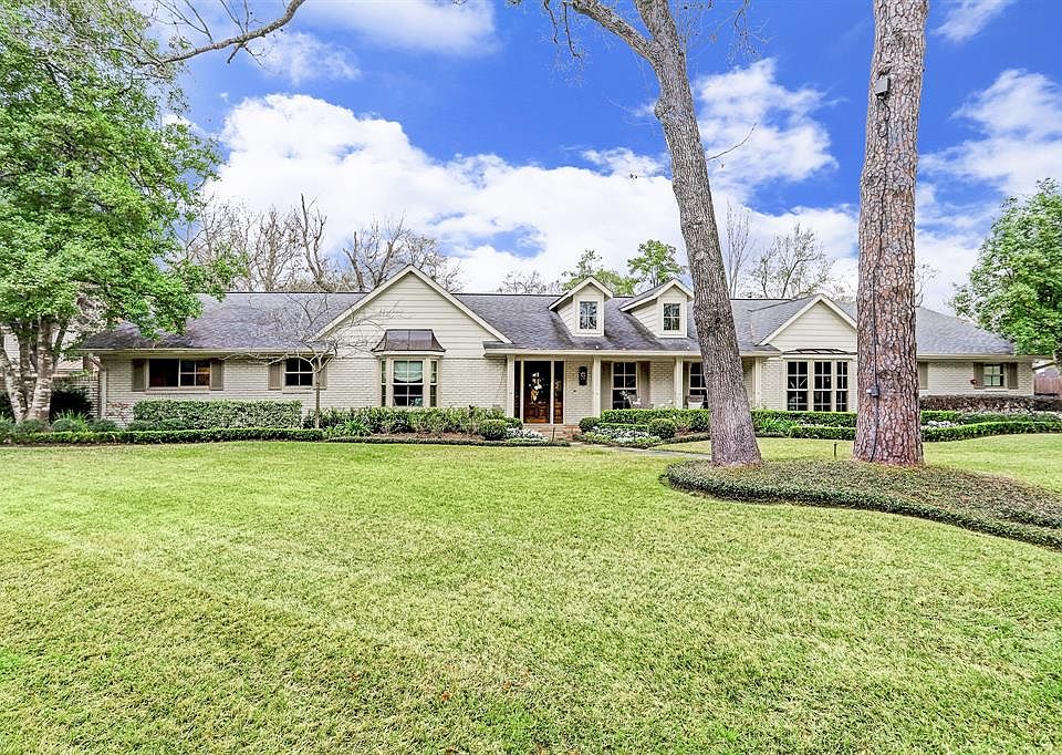 1st image of 11414 N Chestwood Dr