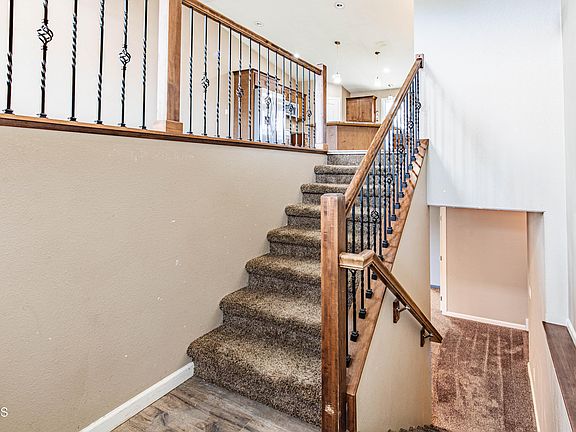 4th image of 801 Bremner Ave