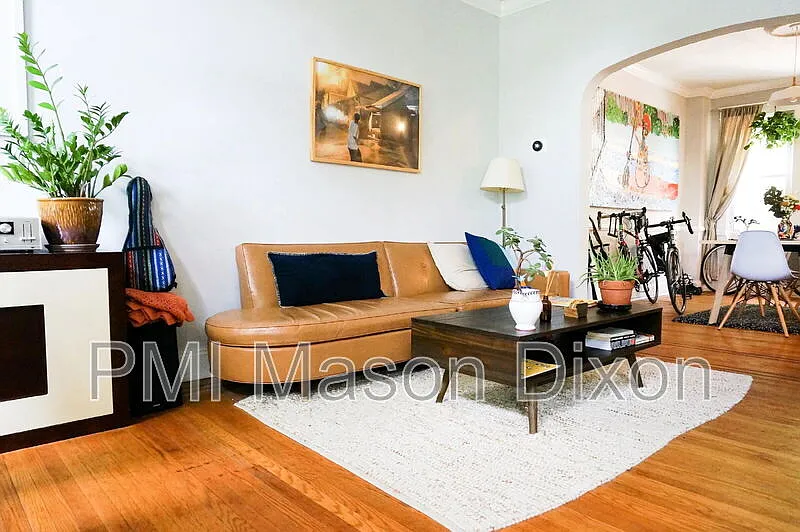 3 bed, 1.5 bath, 1860 sqft, $2,500 — Photo 4