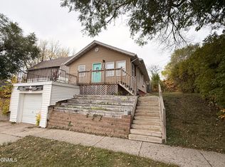 704 5th Ave NW, Mandan, ND 58554
