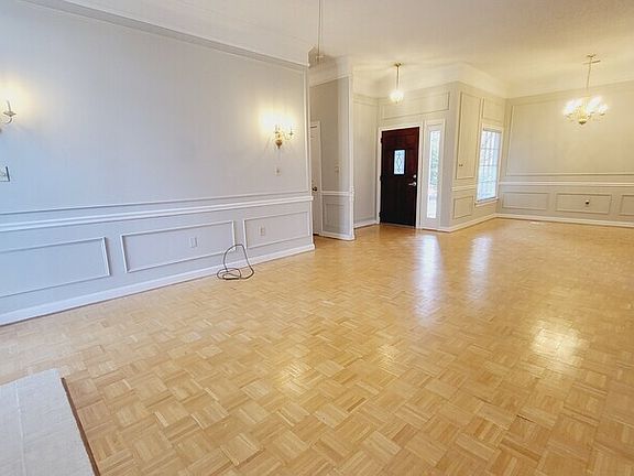 3rd image of 605 Mary Alexander Pl