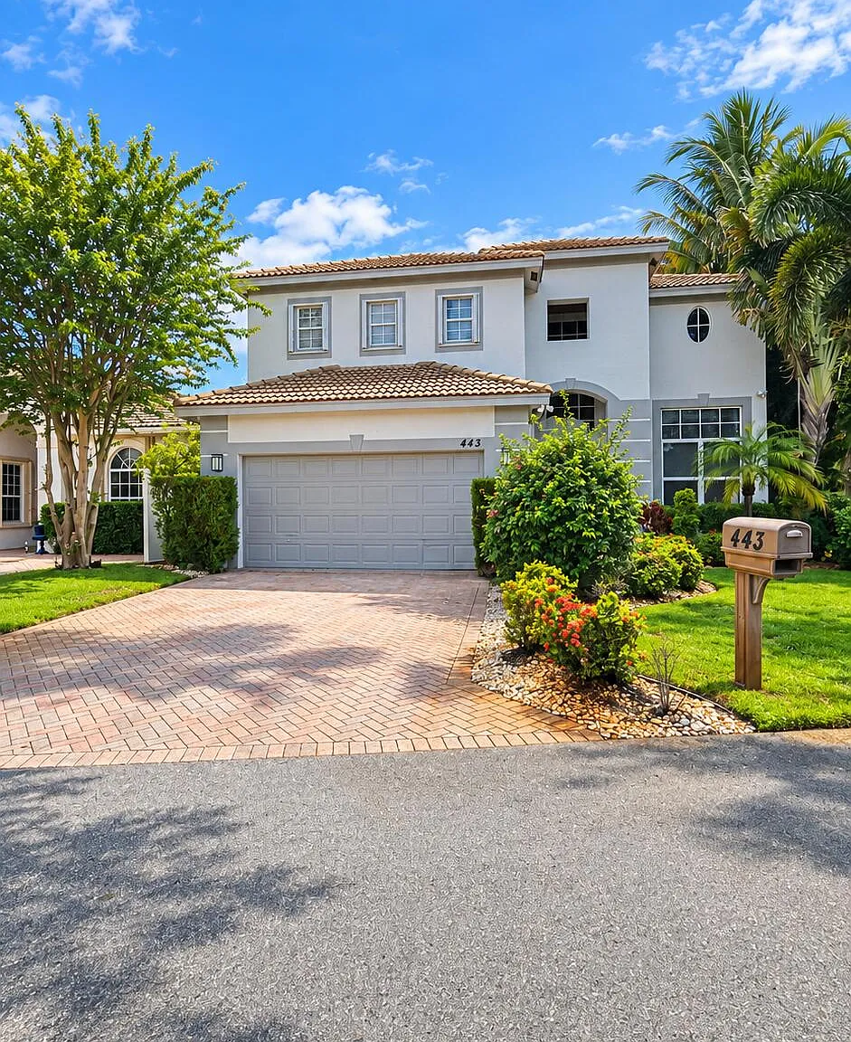 5 bed, 3.0 bath, 2585 sqft, $4,499 — Photo 1