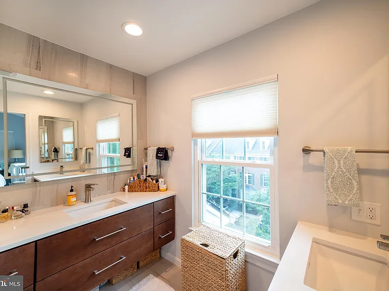 1639 Hunting Creek Dr #B — Photo 20