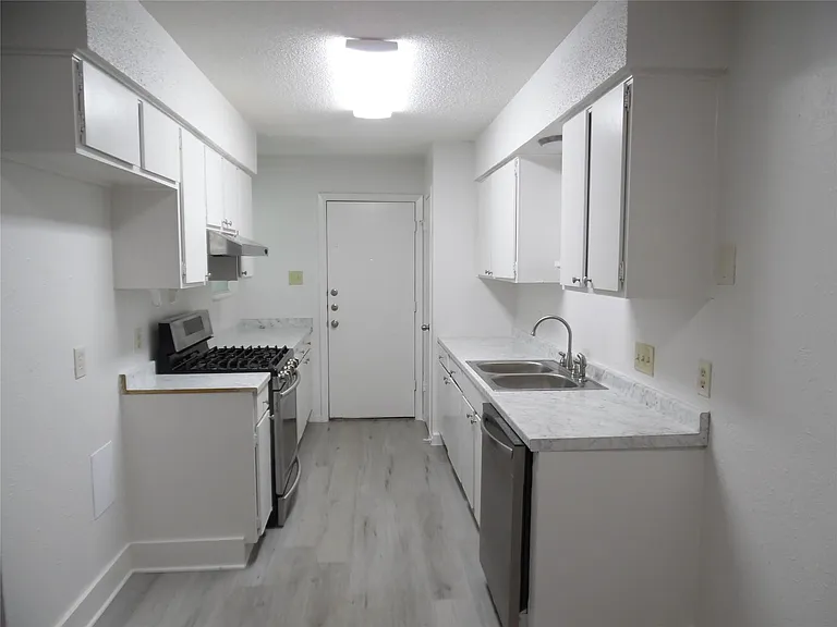 7400 Dixie Dr #B — Photo 6