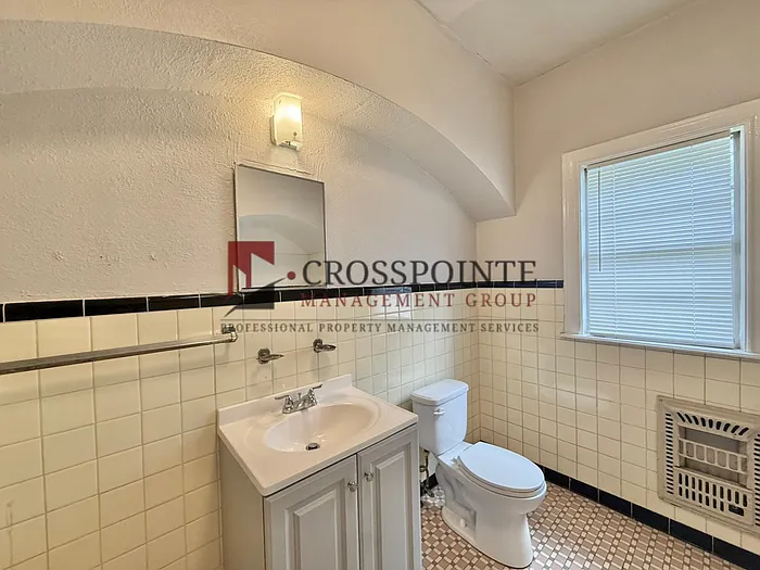 1120 Augusta Ave — Photo 26