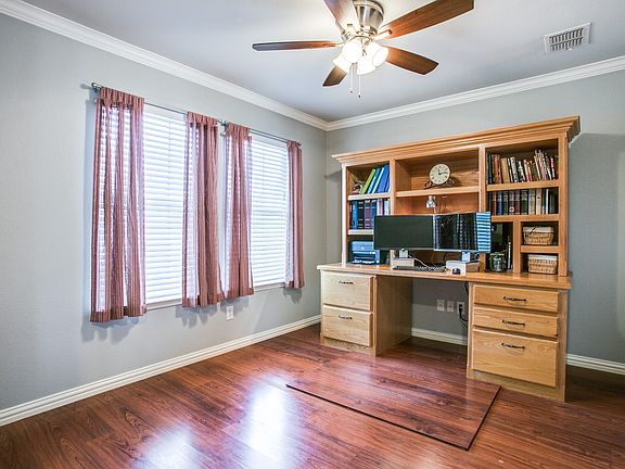 4th image of 2504 Terrace Dr