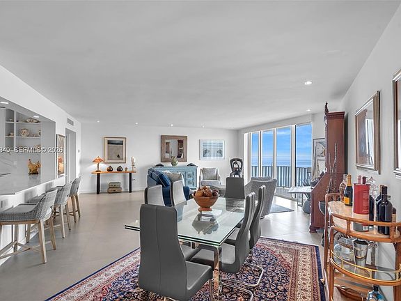 4th image of 200 Ocean Lane Dr APT Pb4