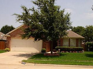 2753 Crystal Glenn Cir, Hurst, TX 76054