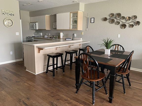4th image of 110 W Rockford Dr #6