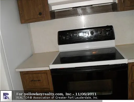2 bed, 1000 sqft, $1,300 — Photo 2