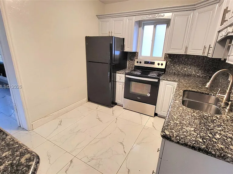 720 NE 5th St #1 — Photo 27